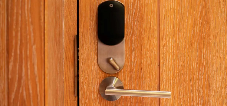 Automatic Locking Door Knob Truckee